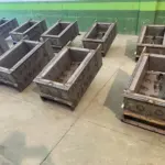 Conjunto de estructuras metálicas prefabricadas mediante soldadura en taller industrial de Soldaduras Dad en Zaragoza, preparadas para su instalación en entorno productivo